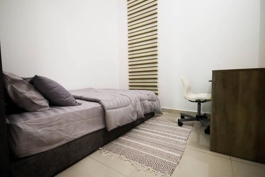 Appartement Legasi Kampung Baru By Airhost à Kuala Lumpur Extérieur photo